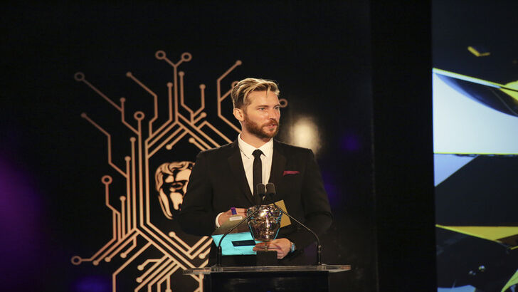 特洛伊·貝克（Troy Baker）以未知和tlou角色而聞名，簽署了另一個頑皮的狗遊戲